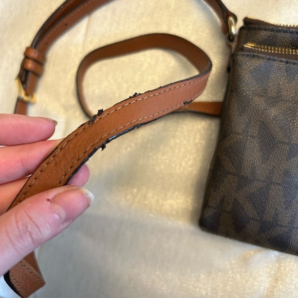 Michael Kors crossbody - Picture 3 of 6
